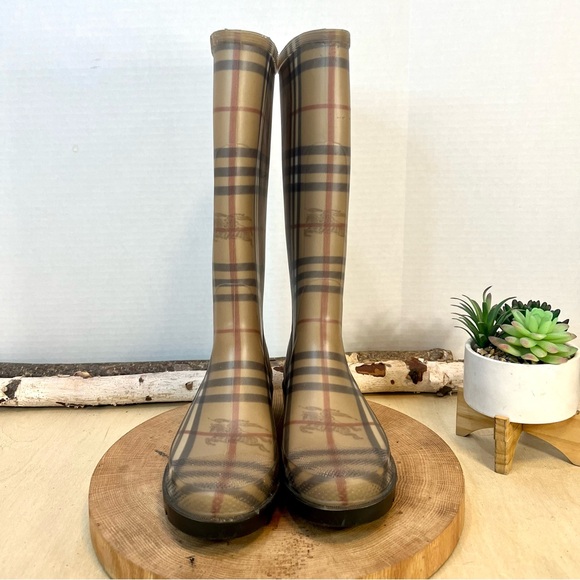 Burberry Check Rain Boots Size 38 / US 8 Waterproof / Mended Opening - Picture 7 of 16
